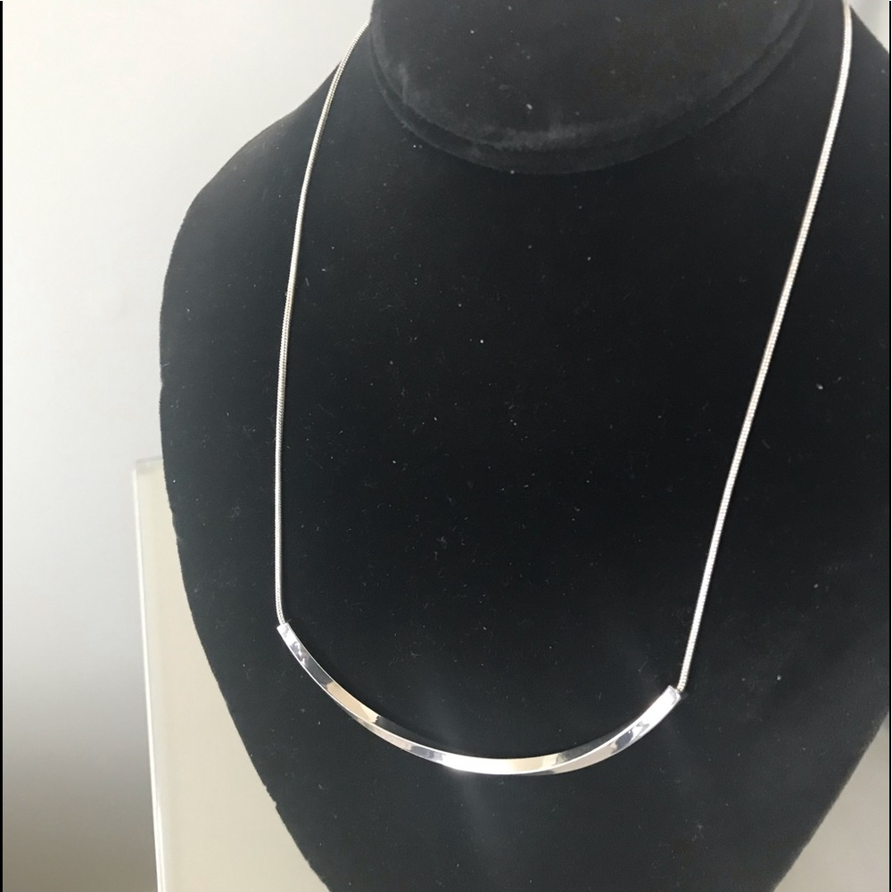 Gorgeous silver necklace with twisted bar NWOT